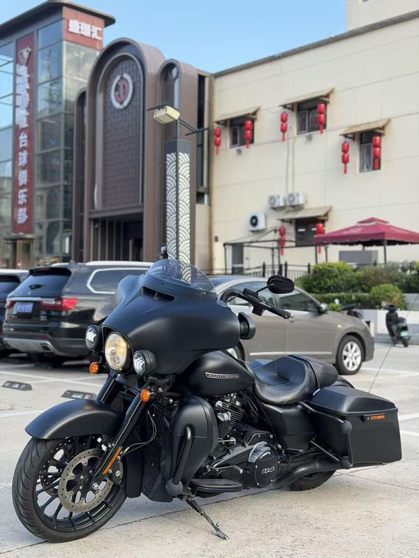 二手哈雷戴维森大道滑翔 Street Glide