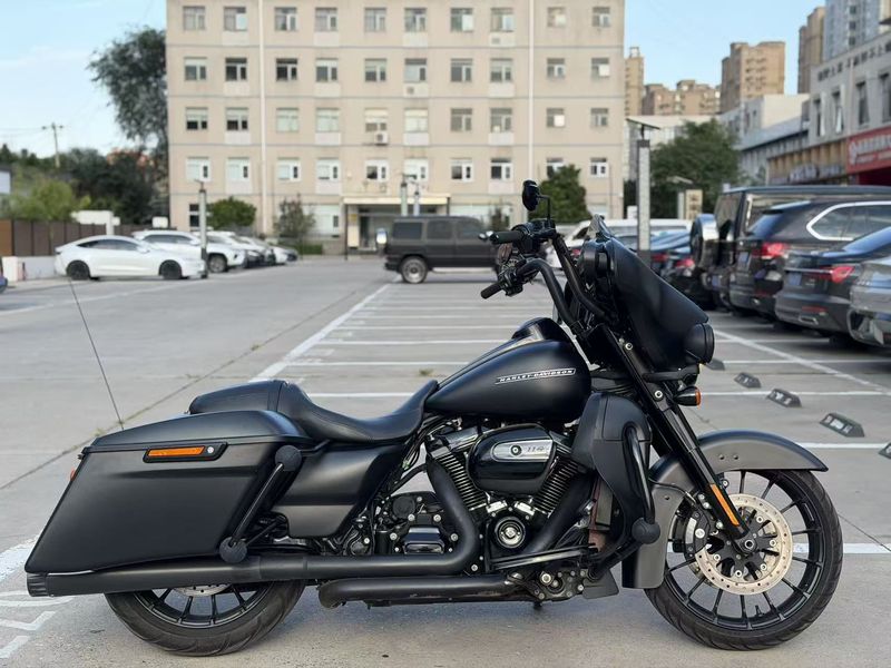 二手哈雷戴维森大道滑翔 Street Glide