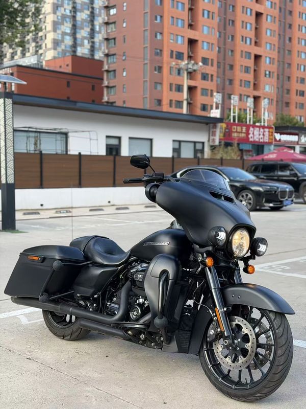 二手哈雷戴维森大道滑翔 Street Glide