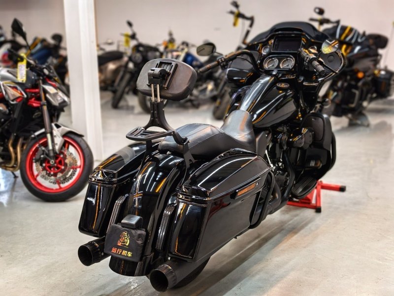 二手哈雷戴维森公路滑翔 Road Glide