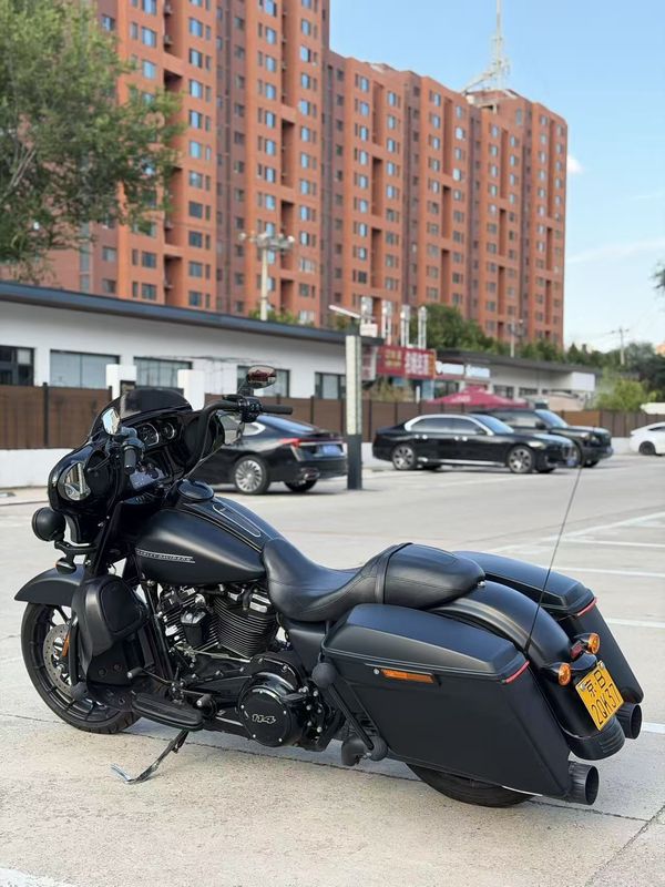 二手哈雷戴维森大道滑翔 Street Glide