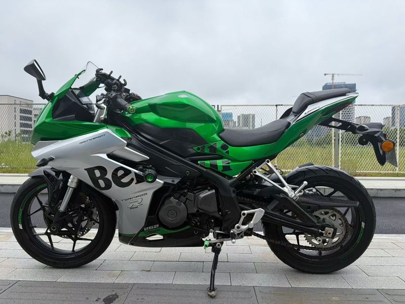 二手贝纳利龙卷风 Tornado 252R