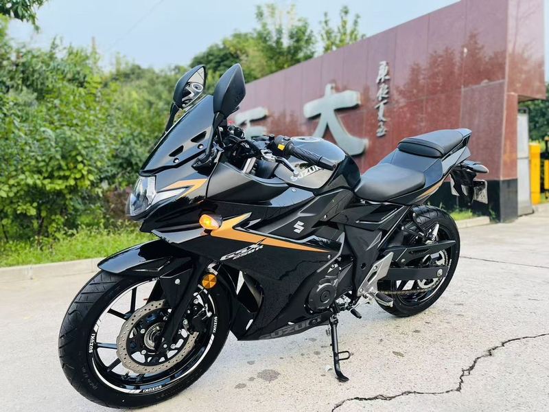 二手豪爵铃木GSX250R