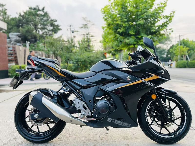 二手豪爵铃木GSX250R