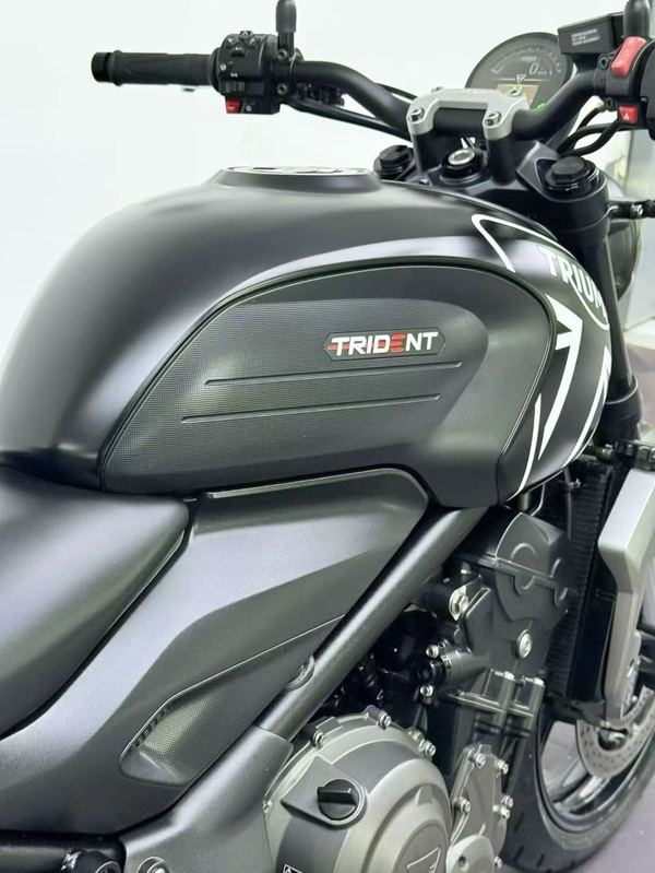 二手凯旋Trident 660