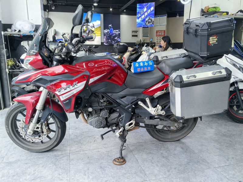 二手贝纳利金鹏 TRK251