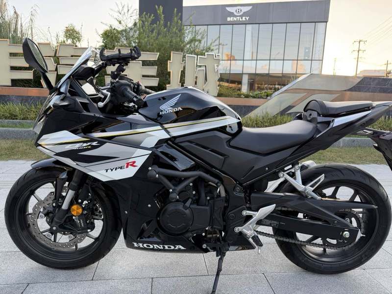 二手本田CBR400R