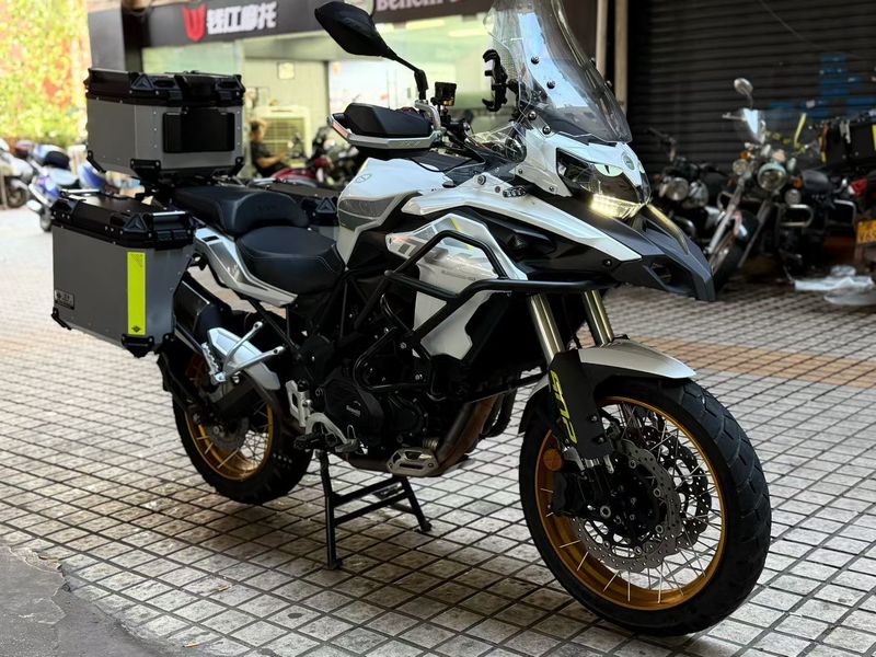 二手贝纳利金鹏 TRK502