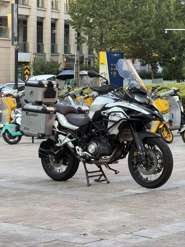 二手贝纳利金鹏 TRK502