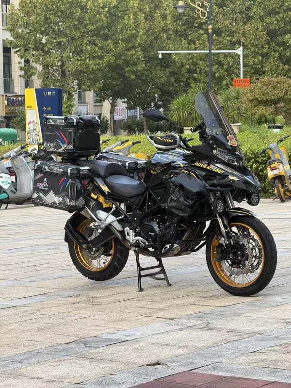 二手贝纳利金鹏 TRK502