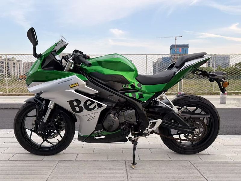 二手贝纳利龙卷风 Tornado 252R