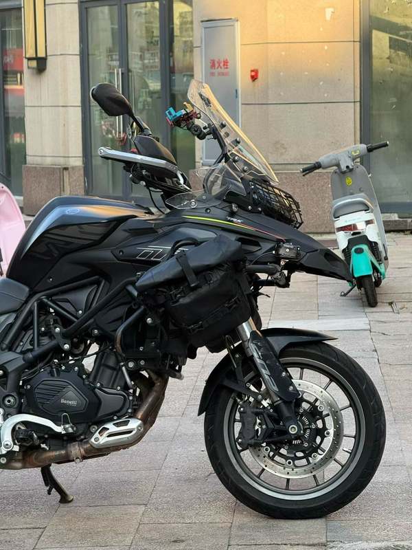二手贝纳利金鹏 TRK502