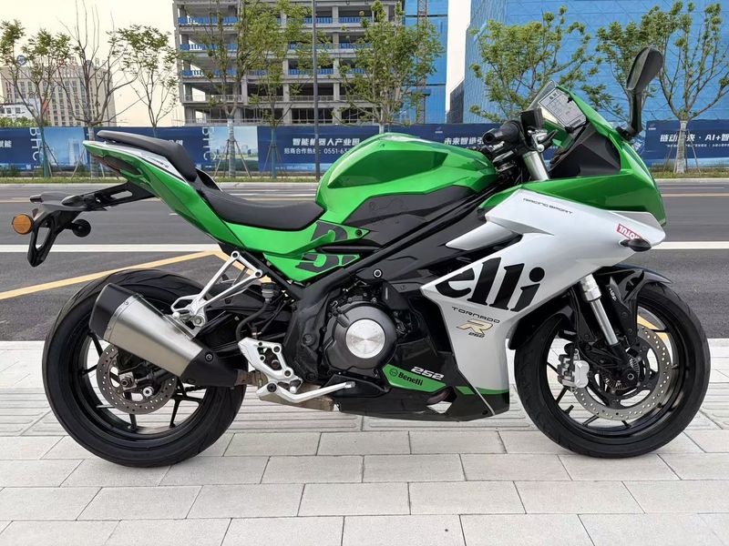 二手贝纳利龙卷风 Tornado 252R