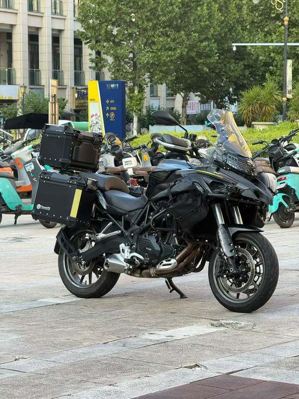二手贝纳利金鹏 TRK502