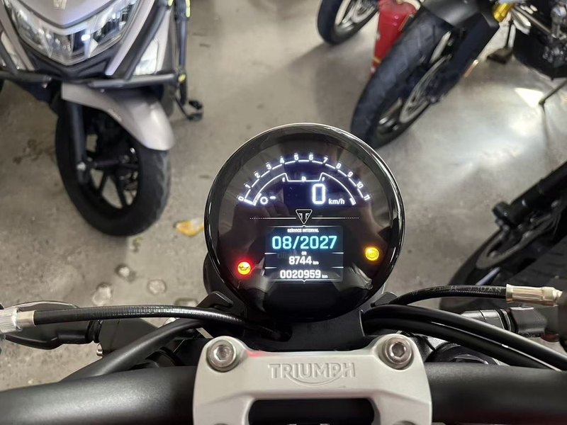 二手凯旋Trident 660