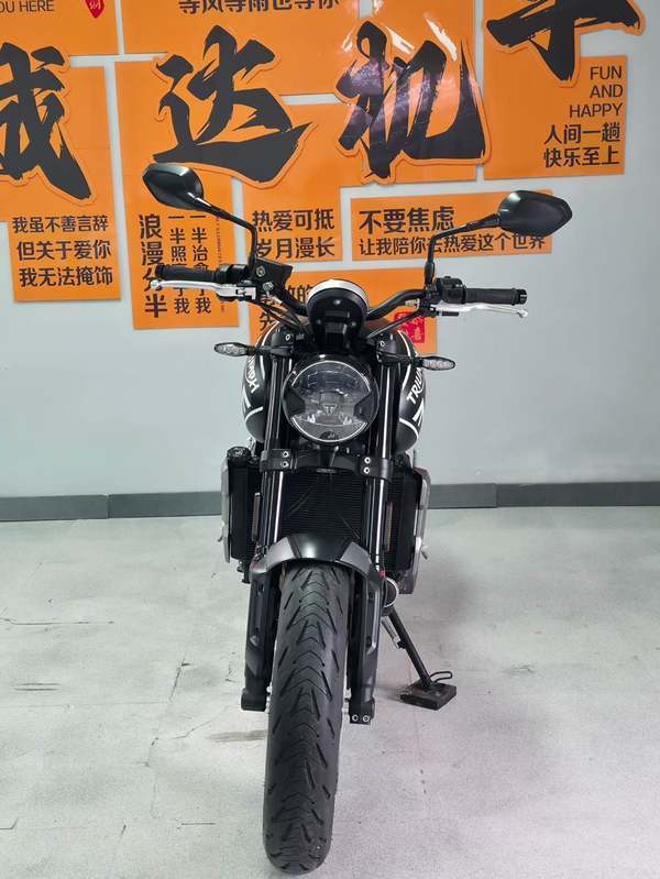 二手凯旋Trident 660