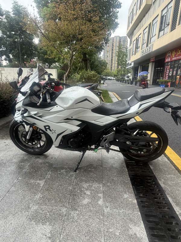 二手豪爵铃木GSX250R