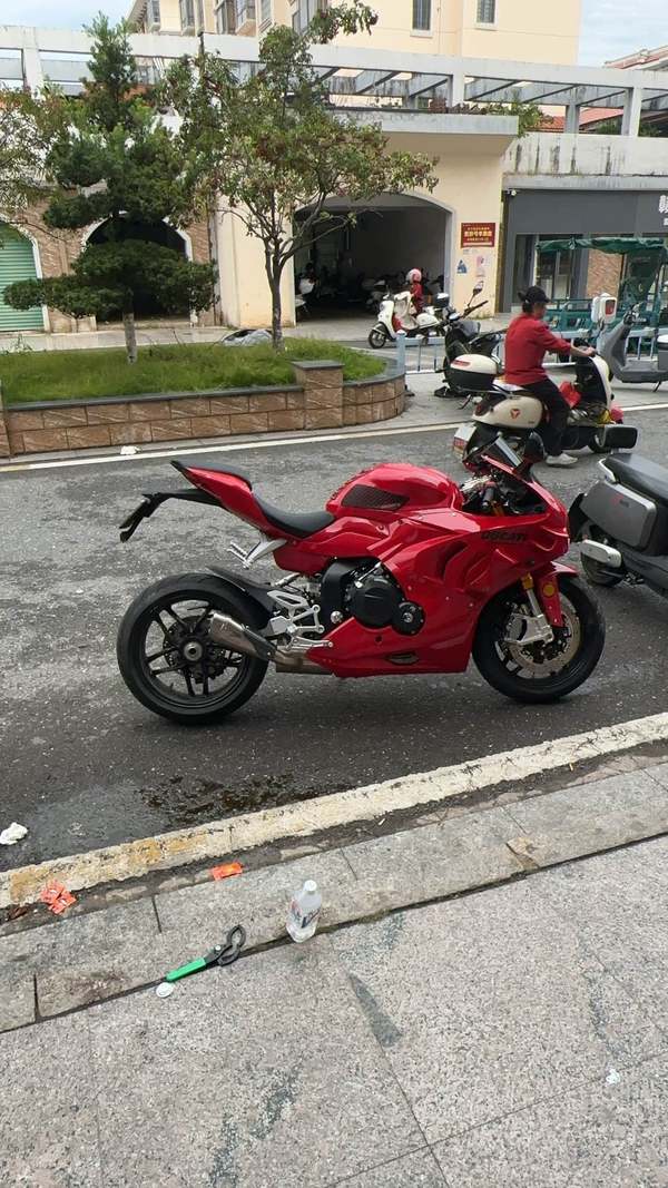 二手摩迪威800赛道版
