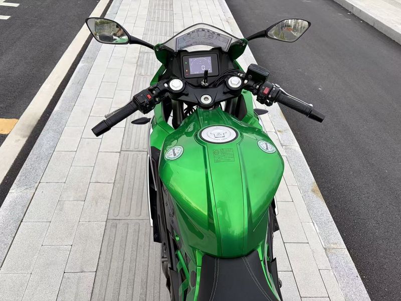 二手贝纳利龙卷风 Tornado 252R
