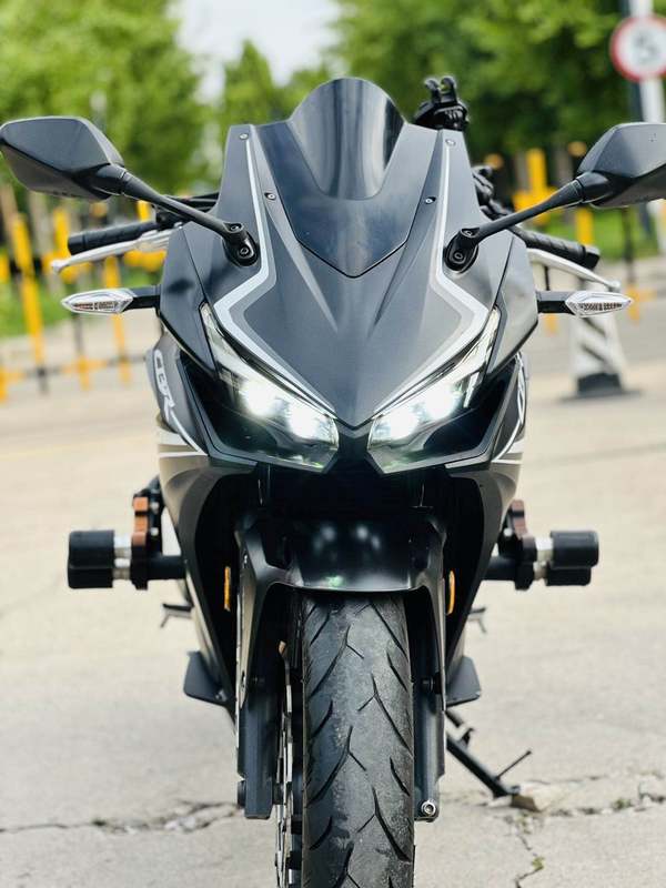二手本田CBR400R