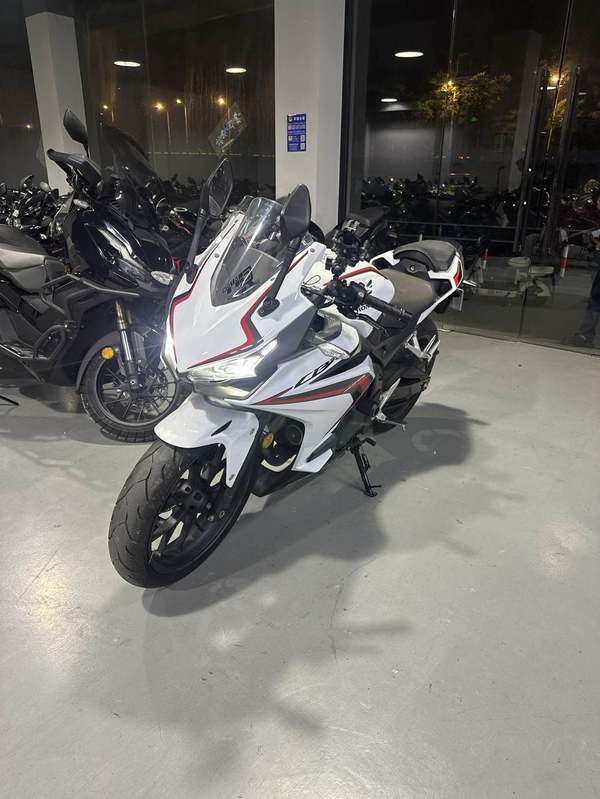 二手本田CBR400R