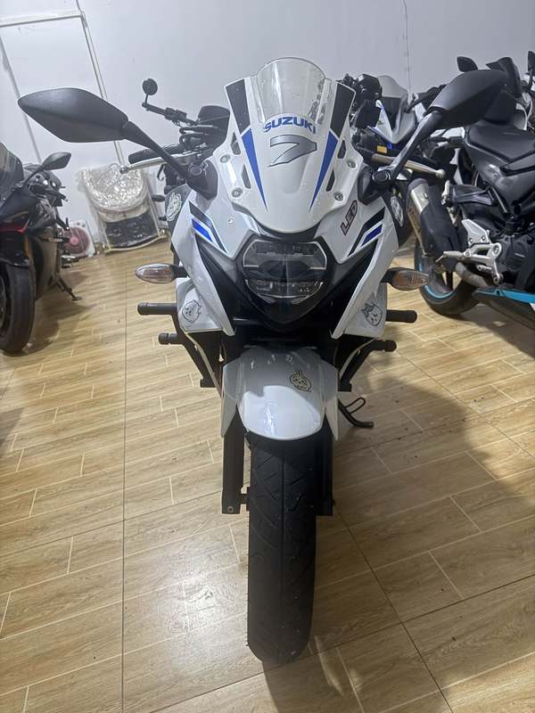 二手豪爵铃木GSX250R