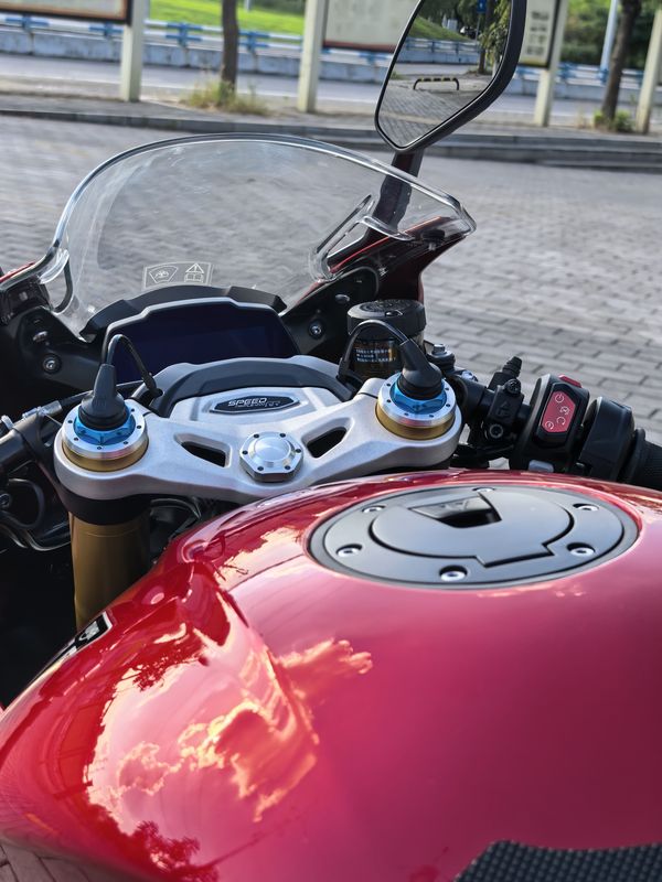 二手凯旋Speed Triple 1200 RR