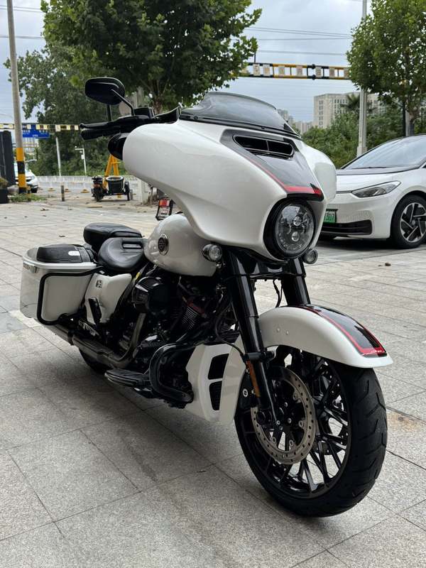 二手哈雷戴维森大道滑翔 Street Glide