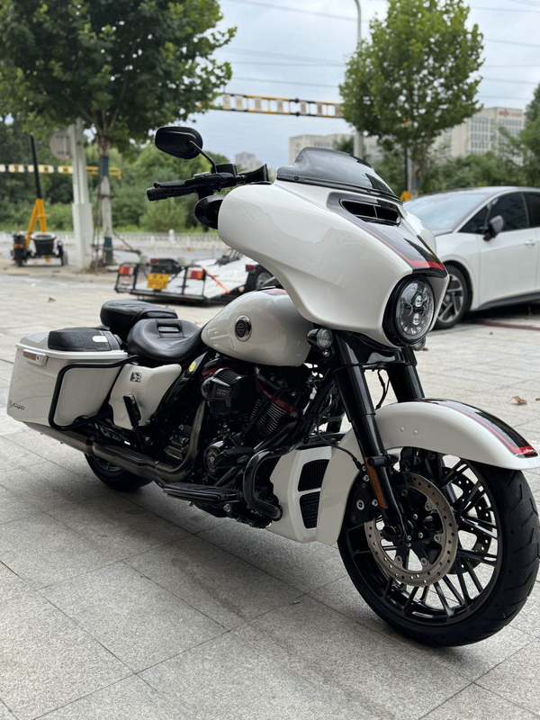 二手哈雷戴维森大道滑翔 Street Glide