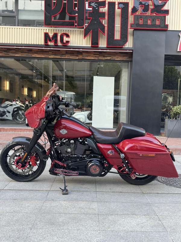 二手哈雷戴维森大道滑翔 Street Glide
