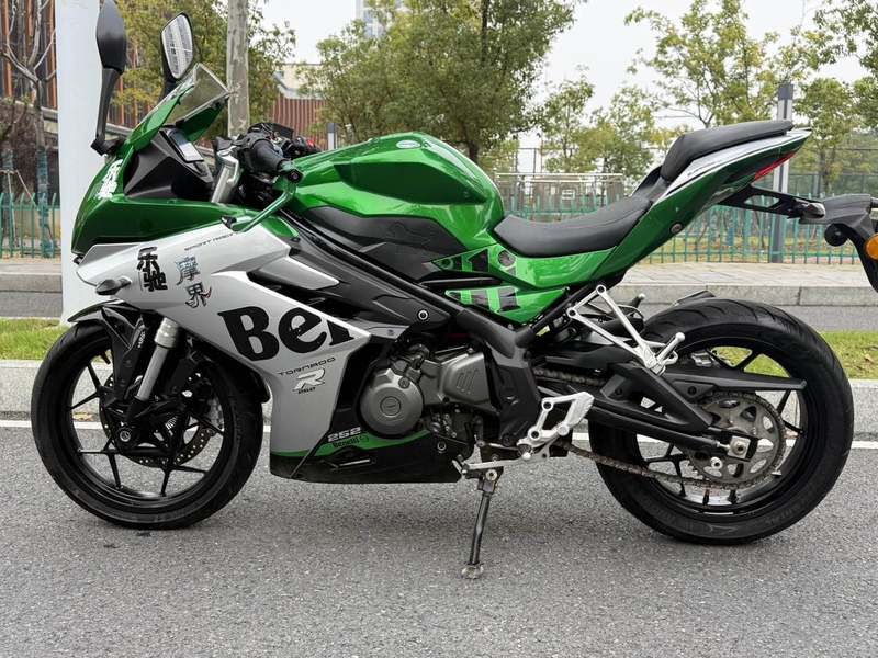 二手贝纳利龙卷风 Tornado 252R