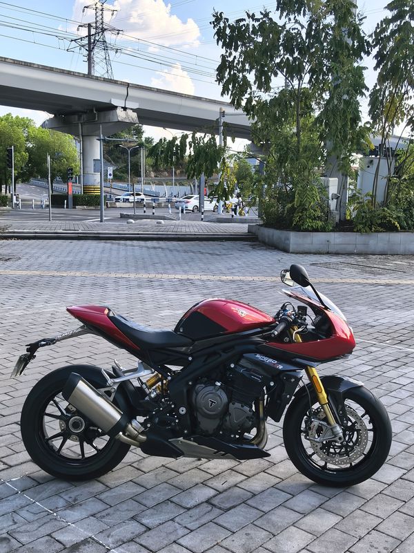 二手凯旋Speed Triple 1200 RR