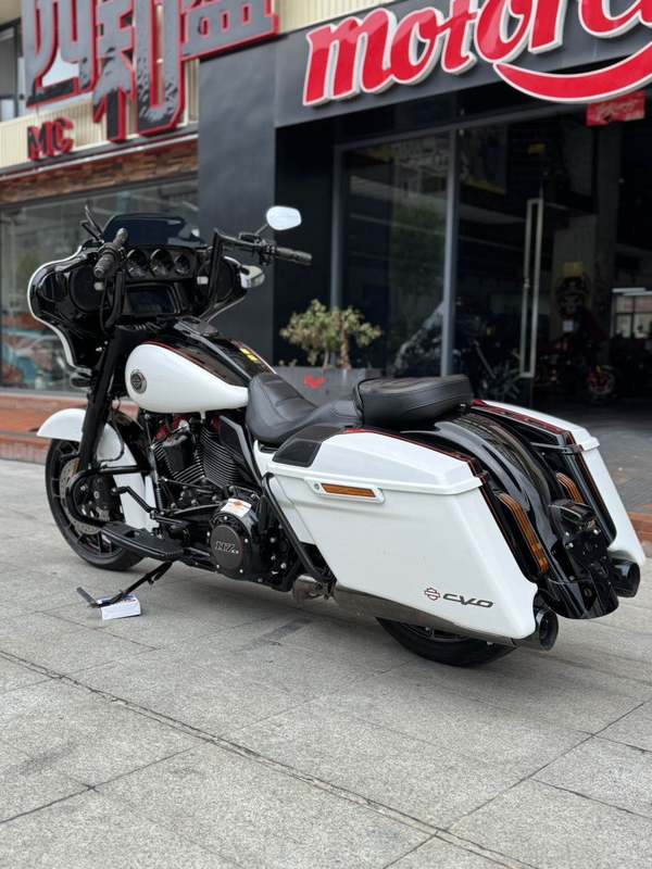 二手哈雷戴维森大道滑翔 Street Glide