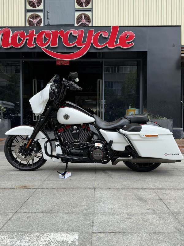 二手哈雷戴维森大道滑翔 Street Glide