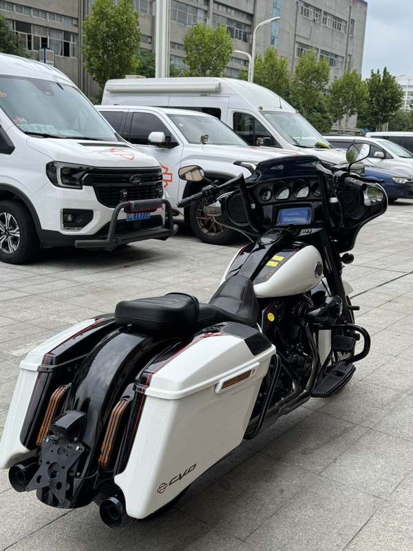 二手哈雷戴维森大道滑翔 Street Glide