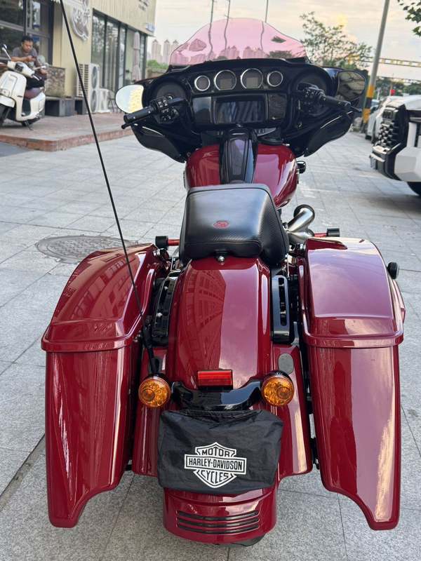 二手哈雷戴维森大道滑翔 Street Glide