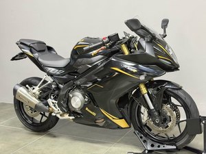 二手贝纳利龙卷风 Tornado 302R