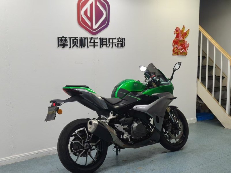 二手贝纳利龙卷风 Tornado 402R