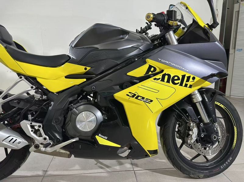 二手贝纳利龙卷风 Tornado 302R