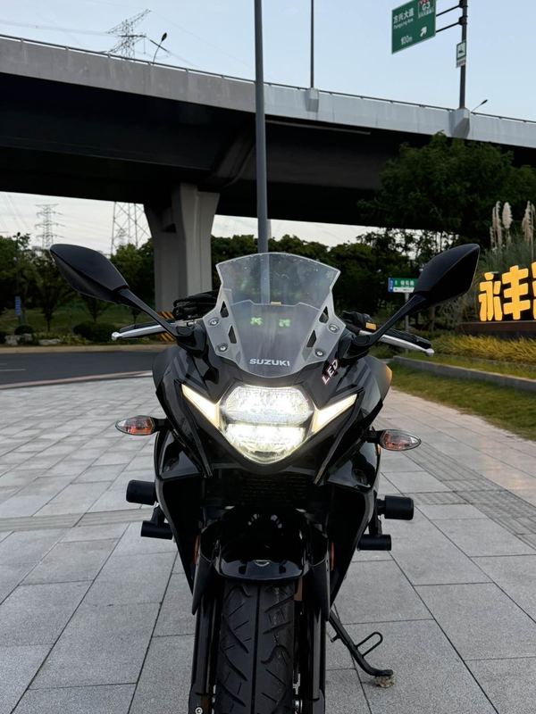 二手豪爵铃木GSX250R