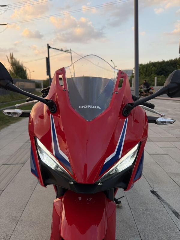 二手本田CBR400R
