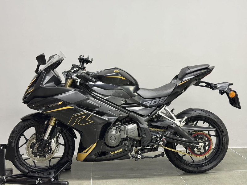 二手贝纳利龙卷风 Tornado 302R