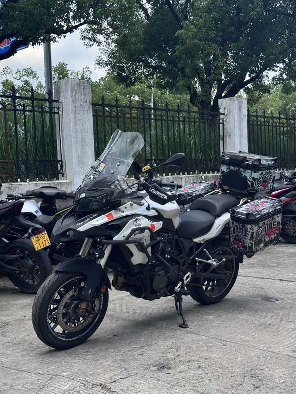 二手贝纳利金鹏 TRK502