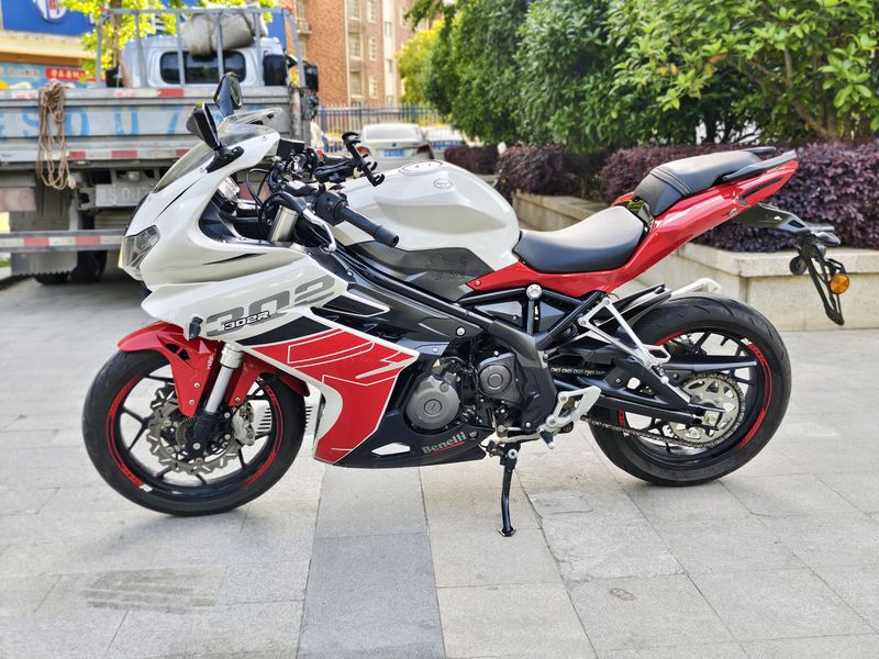 二手贝纳利龙卷风 Tornado 302R
