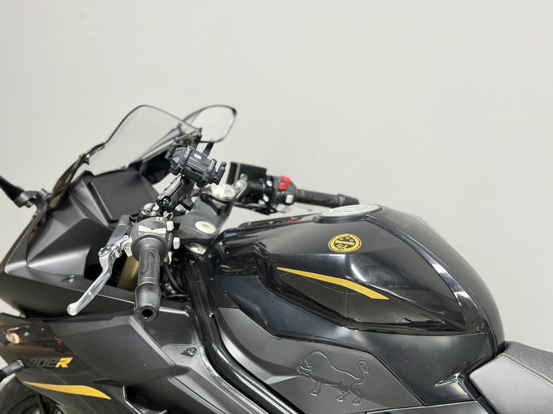 二手贝纳利龙卷风 Tornado 302R