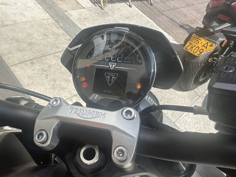 二手凯旋Trident 660