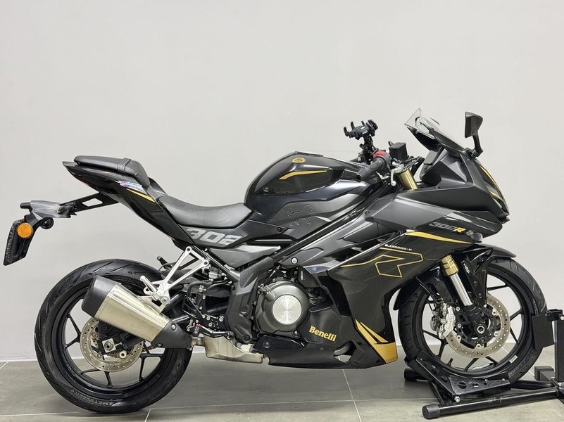 二手贝纳利龙卷风 Tornado 302R