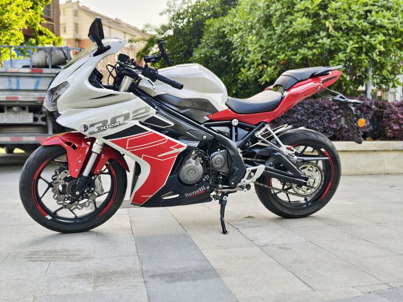 二手贝纳利龙卷风 Tornado 302R
