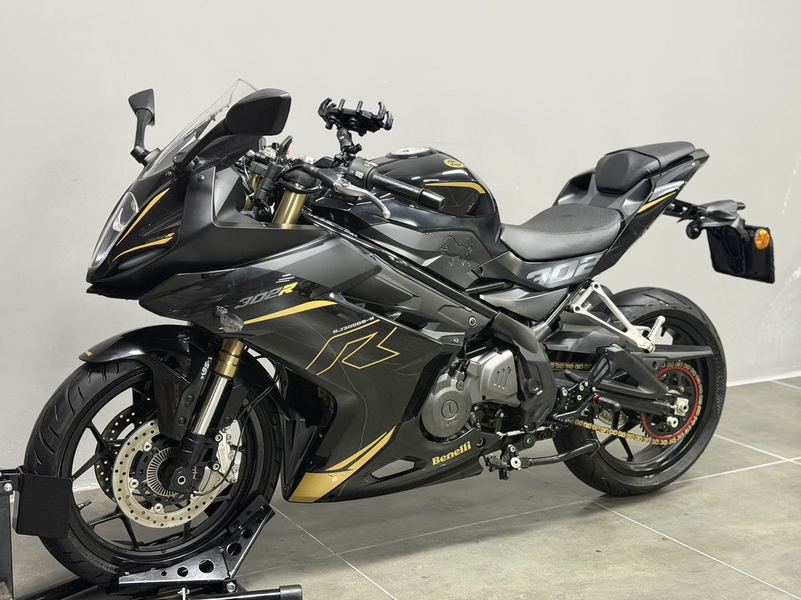 二手贝纳利龙卷风 Tornado 302R