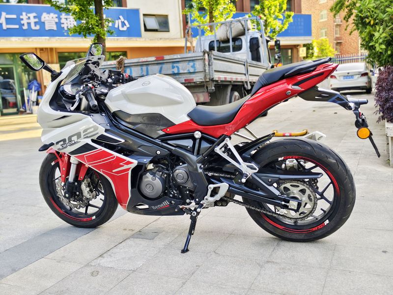 二手贝纳利龙卷风 Tornado 302R